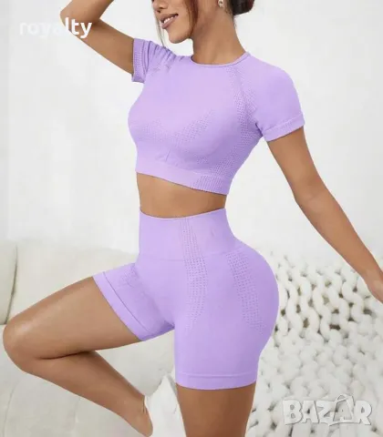 Дамски фитнес спортен екип с къс ръкав в лилаво 