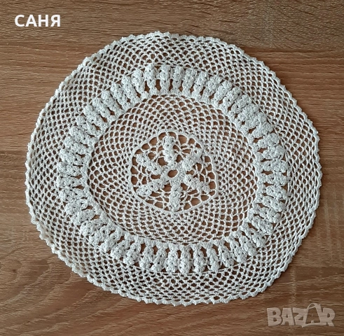 Ръчно плетиво на една кука,от миналото, снимка 5 - Декорация за дома - 53257615