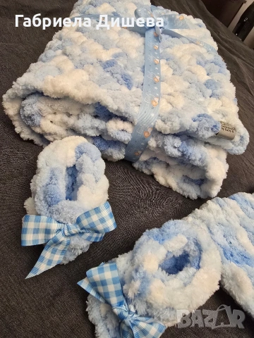 Ръчно плетени одеалца, шапки и шалове., снимка 11 - Спално бельо и завивки - 51197295