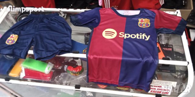 спортен екип Barcelona нов, снимка 1 - Детски комплекти - 46421507