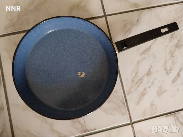 Емайлиран тиган - чисто нов