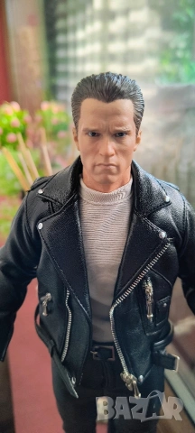 Екшън фигура на Арнолд Terminator800 1/6-30см, снимка 4 - Колекции - 53903772