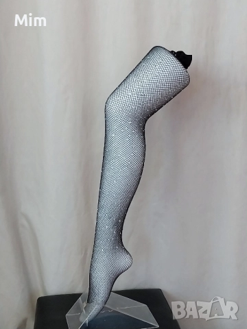 Черен чорапогащник мрежа с камъни 