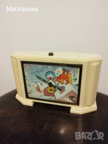Стар анимиран будилник, настолен часовник