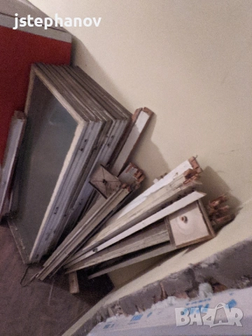 Подарявам стара свалена дървена дограма - 14-15 прозореца и 2 врати, снимка 4 - Дърва за огрев - 53061378