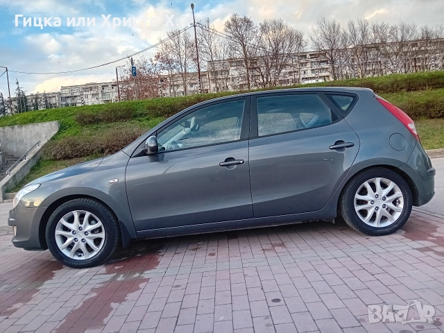 Hyundai i30 1.6i 126kc Климатроник, снимка 3 - Автомобили и джипове - 52725437