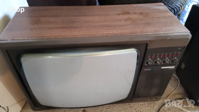 Телевизор Електрон В.Търново от соца ретро не работи , снимка 4 - Телевизори - 53495756