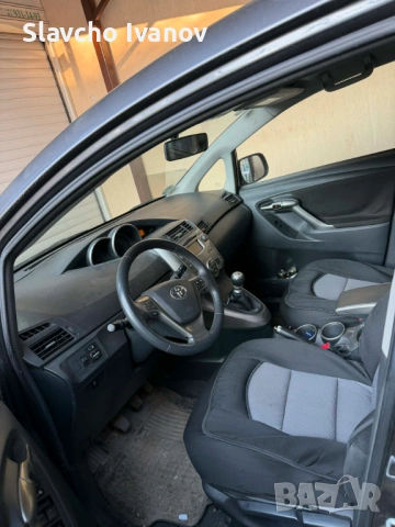 Toyota Verso 2.0 D4D, снимка 8 - Автомобили и джипове - 54008572