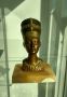 Метална статуетка на египетската кралица Нефертити. Детайлен бюст върху камък. , снимка 4