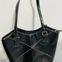 Черна елегантна чанта, снимка 1 - Други - 44940462