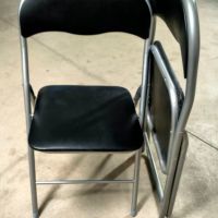 Сгъваем стол с облегалка - 36х80 см, метал и еко кожа, черен, снимка 1 - Столове - 45413159
