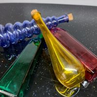 4 шишенца, цветно стъкло и различна форма. Подходящи за направа на билково олио..., снимка 4 - Аксесоари за кухня - 45160203