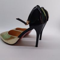 Дамски обувки с висок ток в златно и лачено черно, 39 номер, отлично състояние, снимка 6 - Дамски ежедневни обувки - 45447662