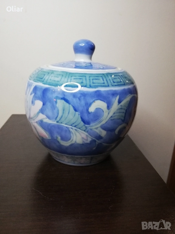 Изящен и много красив съд с капаче. Ръчно рисуван. , снимка 1