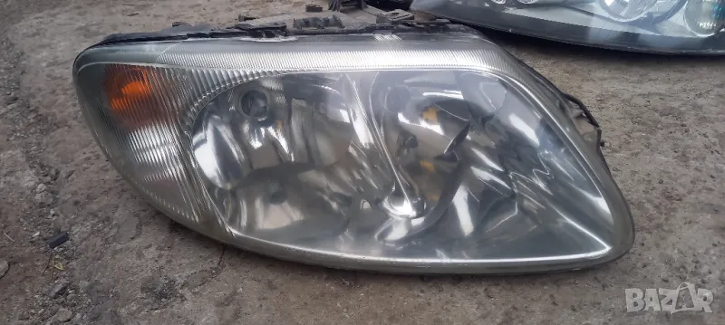 Десен фар Chrysler Voyager IV, снимка 1