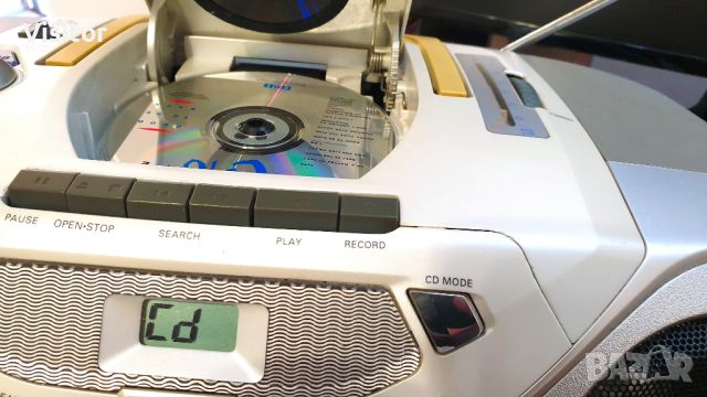 Преносим радио касетофон+CD PHILIPS az 1050, снимка 3 - Радиокасетофони, транзистори - 46405742