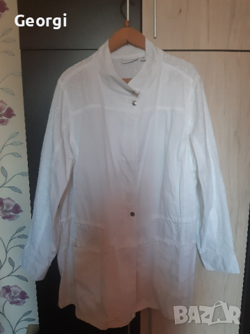 Бяло дамско яке с джобове, цип и брудерия, снимка 1 - Якета - 44939176