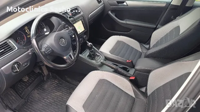 Vw Jetta 1.6 TDi 105p.s.,2013г., снимка 1 - Автомобили и джипове - 49454160