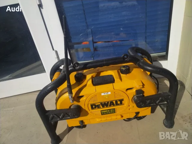 Радио DEWALT MH28839 За строителни обекти или за домашно, любителско ползване.  Комплект с батерия 1, снимка 6 - Радиокасетофони, транзистори - 49254360