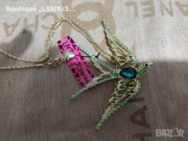 Колие Betsey Johnson, снимка 1 - Колиета, медальони, синджири - 46875642