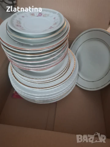 Много порцеланови български чинии !