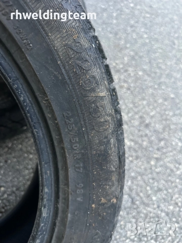 Зимни гуми 225/50/17, снимка 4 - Гуми и джанти - 52673737