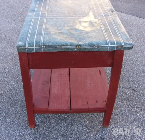 Българска Дървена Шлосерска Работнa МАСА 103x58x67 см Плот Тезгях с Балатум и Рафтове Стелажи БАРТЕР, снимка 3 - Други инструменти - 51947004