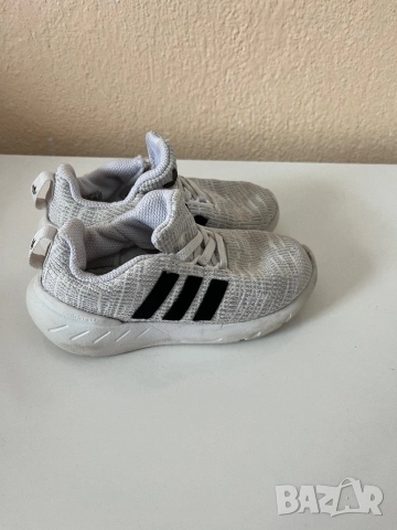 Adidas оригинални  маратонки за момче, снимка 2 - Детски маратонки - 52290041