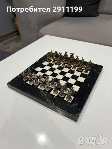 Красив антикварен шах