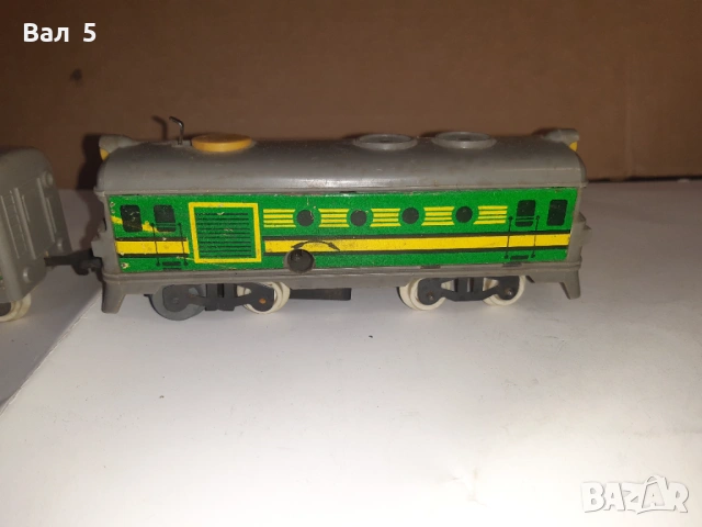 Стара механична играчка - влак , локомотив с вагон . Работи, снимка 2 - Антикварни и старинни предмети - 53665527