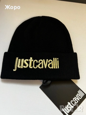 Оригинална Just Cavalli Черна Beanie Шапка – Златна Бродерия Лого – Нова с Етикети – Луксозен Дизайн, снимка 4 - Други - 53506723