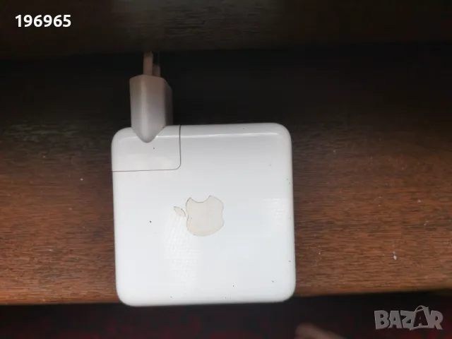   захранващ адаптер