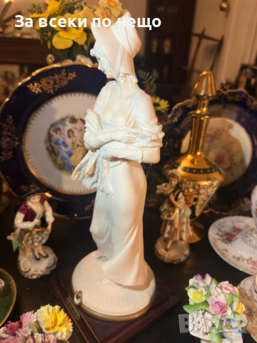 Capodimonte Italy  Circa 1987 автор  Bruno Merli - “ Дамата в бяло” Код P2084, снимка 4 - Декорация за дома - 54035137