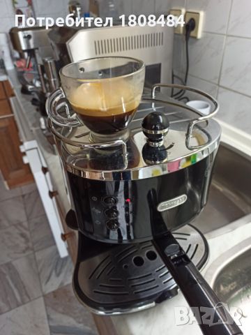 Кафемашина Делонги с ръкохватка с крема диск, работи отлично и прави хубаво кафе с каймак , снимка 2 - Кафемашини - 45406008