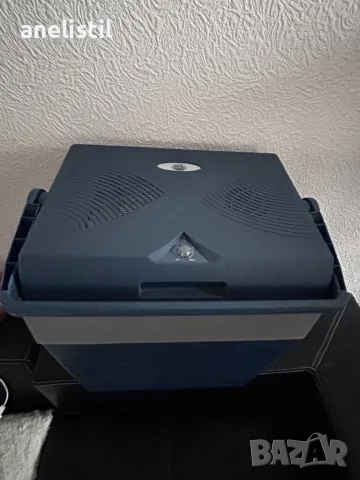 НОВА! Мощна Хладилна Чанта / Мини Хладилник Mobicool V30 (29л) - Охлаждане и Затопляне! За 12V и 240, снимка 2 - Хладилни чанти - 49781759