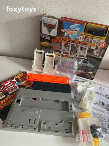 Бензиностанция с път и кола Макуин, McQueen, Cars, снимка 7 - Коли, камиони, мотори, писти - 51783281