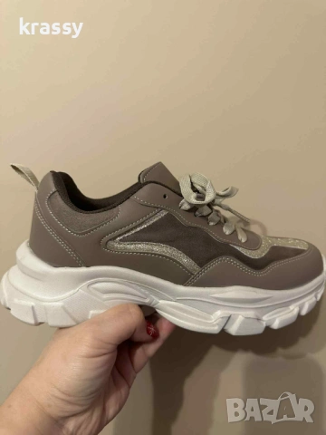 НОВИ страхотни олекотени дамски маратонки от естествена кожа Pasomia (номер 39)