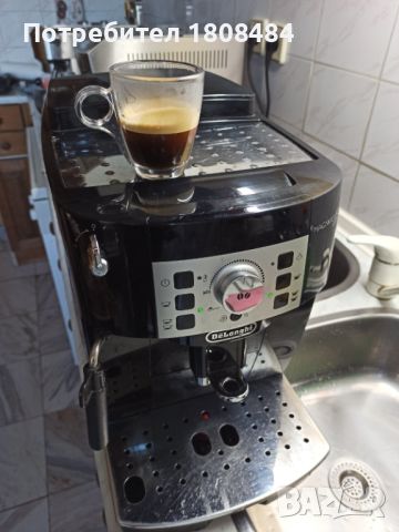 Кафеавтомат Делонги Магнефика, работи отлично и прави хубаво кафе с каймак , снимка 2 - Кафемашини - 45469003