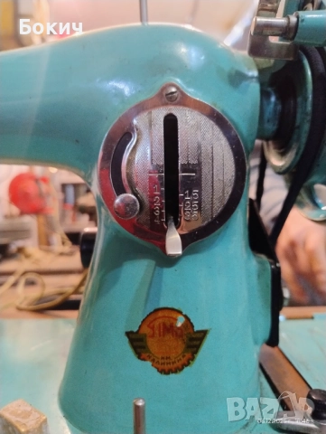Руска шевна машина "Калинина" с ел. задвижване с педал, работеща, снимка 2 - Шевни машини - 52675868