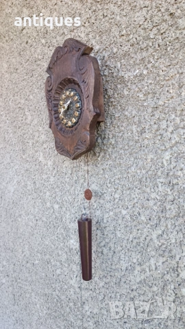 Стенен немски часовник - дърворезба с месингов циферблат, снимка 3 - Антикварни и старинни предмети - 53411762