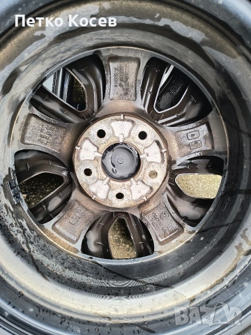 Гуми M+S 16" оригинални за Kia , снимка 2 - Гуми и джанти - 54059956