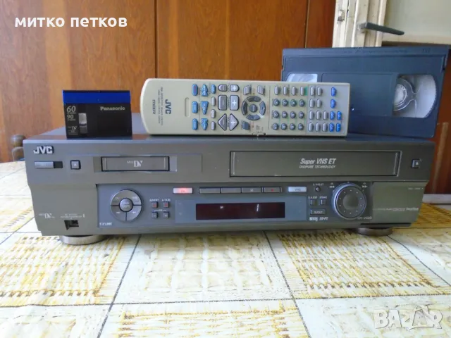 mini DV-S-VHS JVC sr-vs20e, снимка 1 - Плейъри, домашно кино, прожектори - 47046582