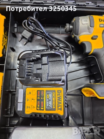 Акумулаторен ударен винтоверт DeWALT DCF887N, 18 V, 205 Nm,две батерии по 5ah, зарядно и куфар. , снимка 4 - Винтоверти - 52278182