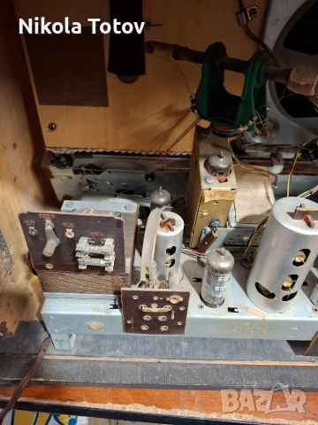 Продава се старинно дървено радио . , снимка 9 - Антикварни и старинни предмети - 53597307