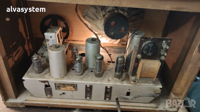 Стар радиоприемник Дружба от 1955 г., снимка 3 - Антикварни и старинни предмети - 52176406