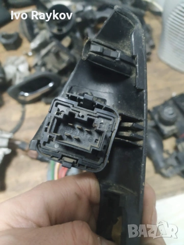 Бутон ел стъкло Фолксваген VW Golf 3 , 1H0867198A, снимка 2 - Части - 53535239