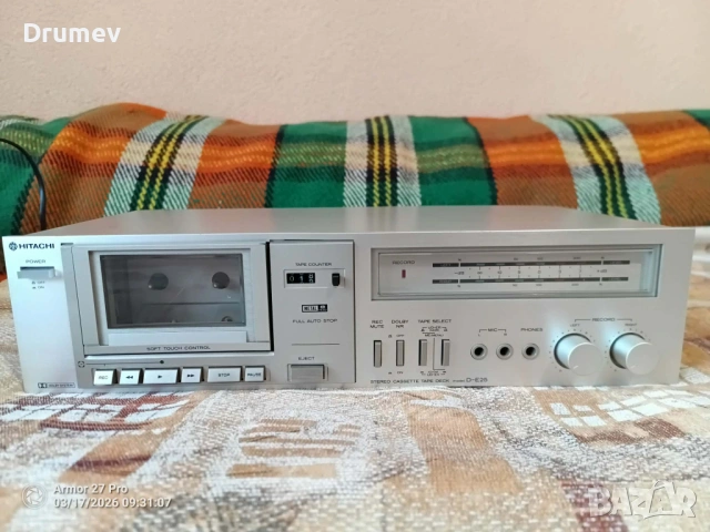 Продавам касетен дек HITACHI  DE25!