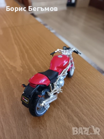 1:18  мотоциклет Ducati Monster 900 от Bburago, снимка 8 - Колекции - 53761729