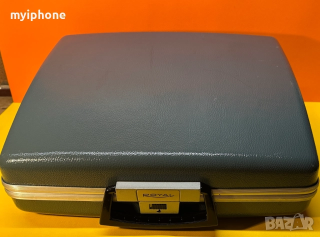 Пишеща Машина Royal Made in USA 3 Цвята Qwerty клавиатура топ състояние, снимка 8 - Антикварни и старинни предмети - 52675993