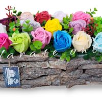 Букет от 17 броя ароматни сапунени рози в дървена кашпа , снимка 1 - Романтични подаръци - 45162987